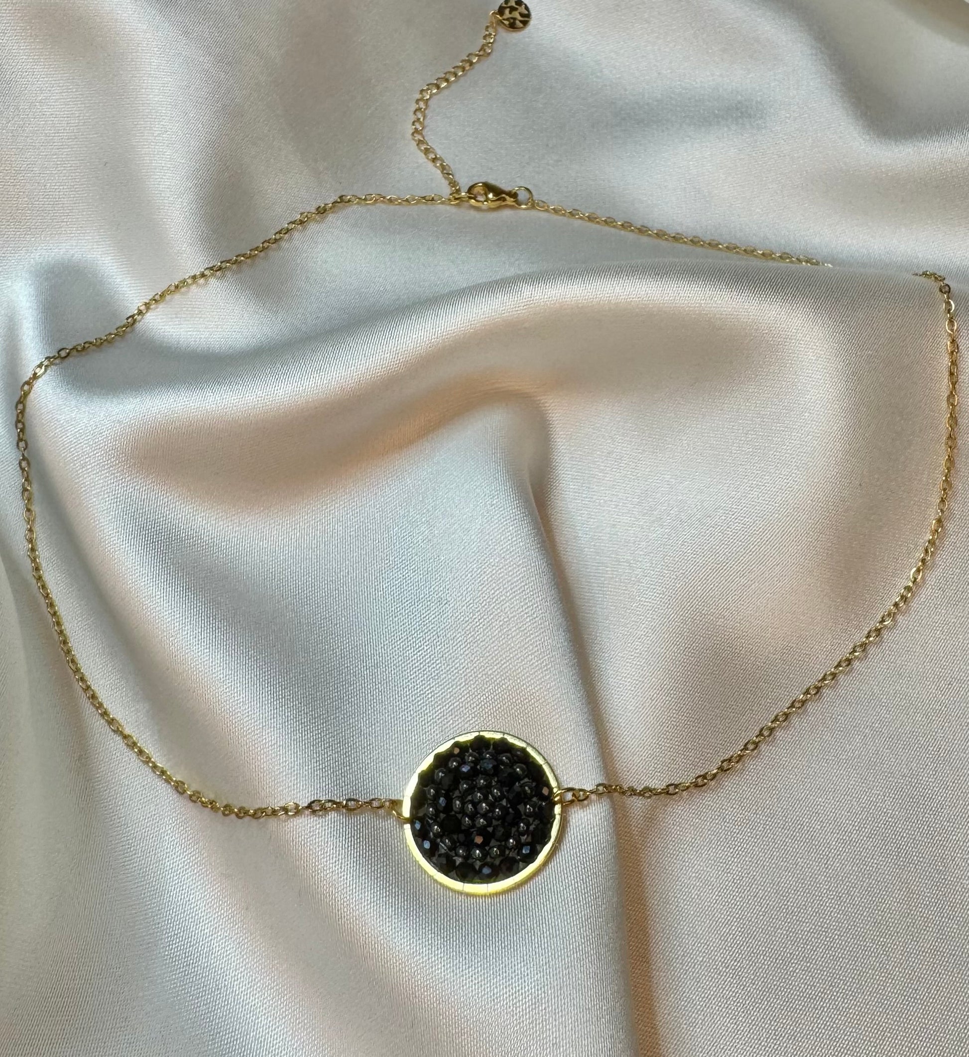 Collier déesse Nyx bijou acier inoxydable fait main